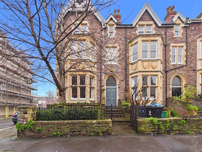 3 Bedroom Maisonette For Sale In Christchurch Road, Bristol, BS8