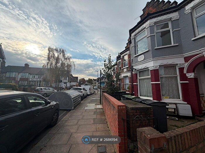 3 Bedroom Flat To Rent In Mount Pleasant Road, London, N17