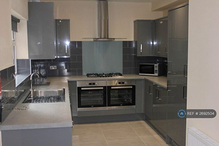 5 Bedroom Terraced House To Rent In Ruskin Avenue, Manchester, M14