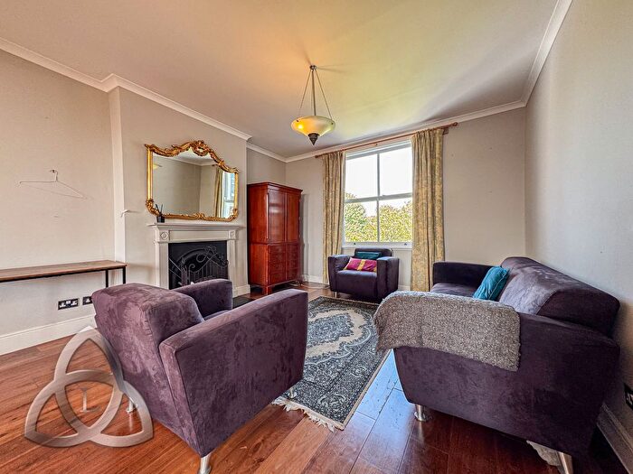 3 Bedroom Flat To Rent In Boscombe Road, London, W12