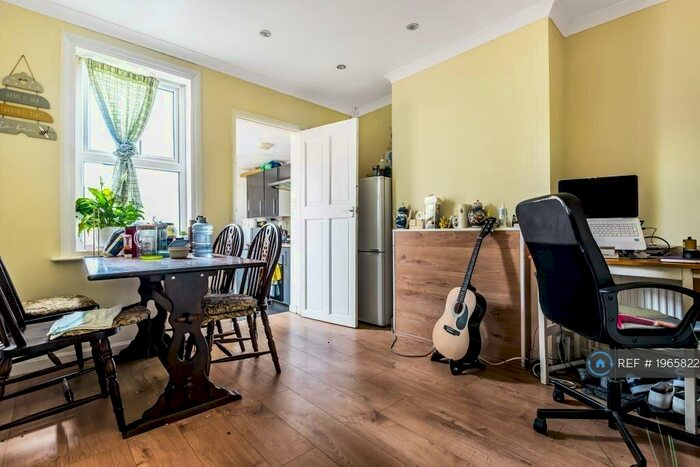 4 Bedroom Terraced House To Rent In Cumberland Road, Reading, RG1