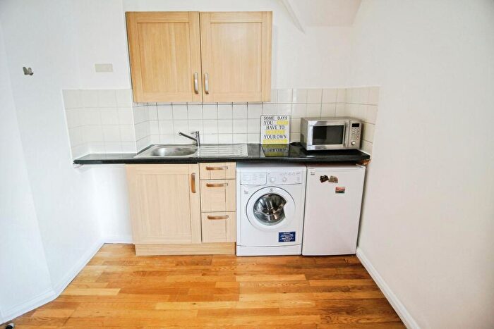 Studio To Rent In Kenton Road, Harrow, HA3