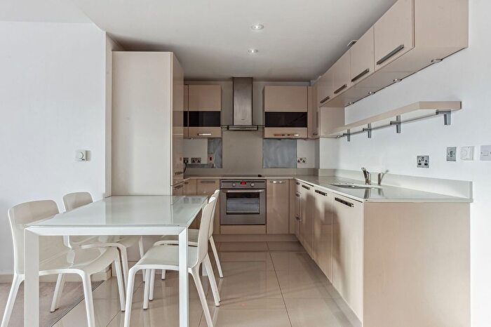 2 Bedroom Flat To Rent In Alexandra Terrace, Guildford, Surrey, GU1