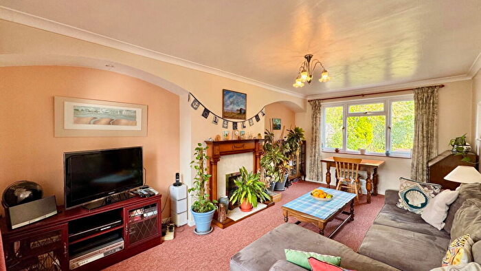 3 Bedroom Semi-Detached House For Sale In Elizabeth Avenue, Newbury, RG14