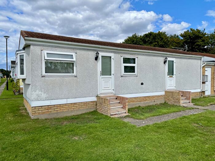 1 Bedroom Mobile Home For Sale In Meadow View Park, St. Osyth Road, Little Clacton, Clacton-On-Sea, Essex, CO16