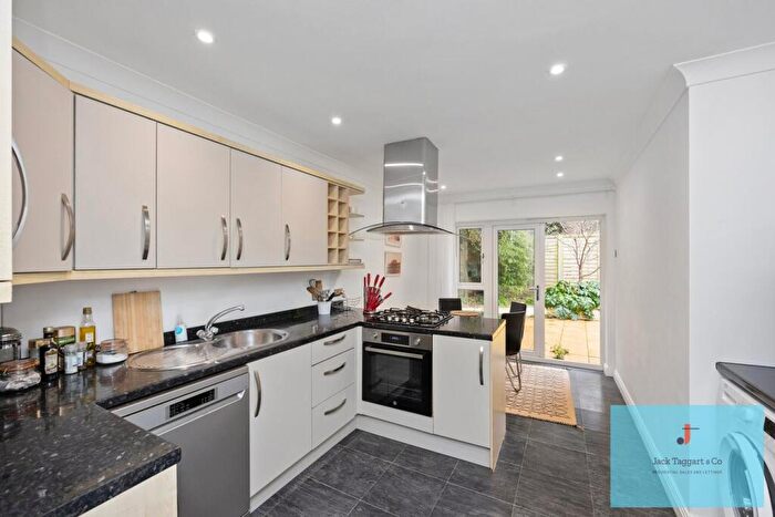 2 Bedroom Bungalow To Rent In Caisters Close, Hove, BN3