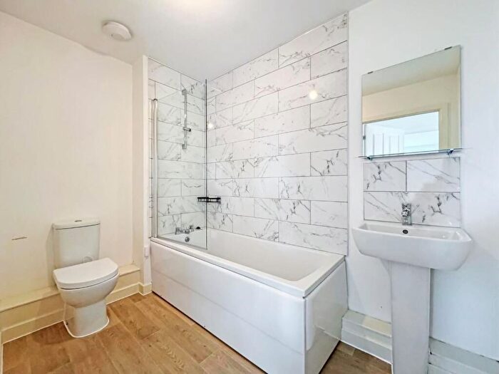 2 Bedroom Flat For Sale In Sir John Fogge Avenue, Ashford, TN23