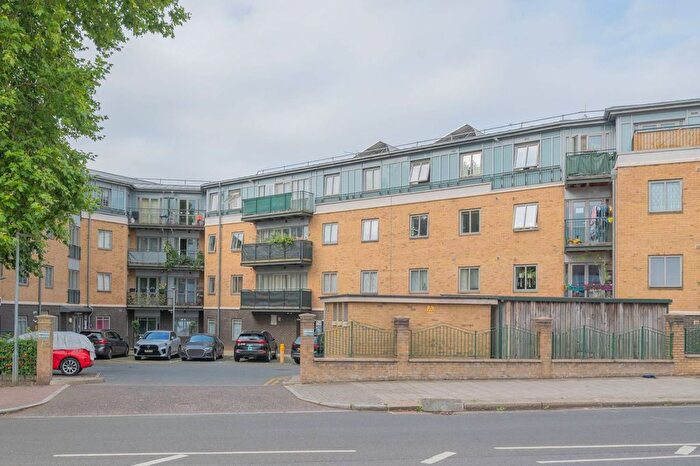 2 Bedroom Flat For Sale In Green Lane, Streatham, London, SW16