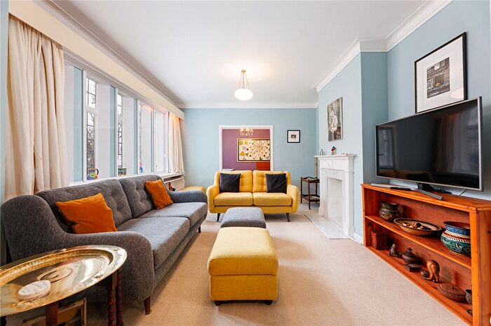 3 Bedroom Flat For Sale In Kings Keep, London, SW15