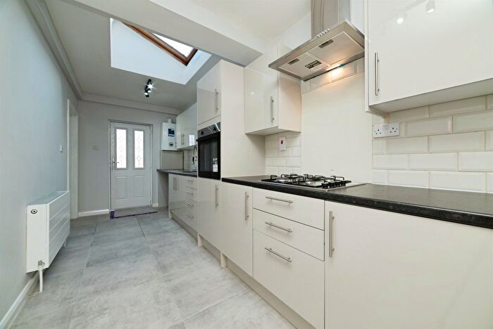 3 Bedroom Terraced House For Sale In St Avenue, Hull, HU6