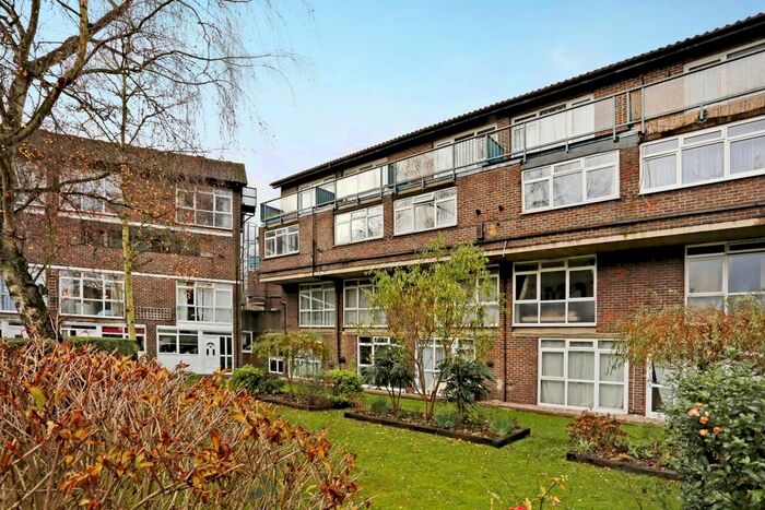 2 Bedroom Maisonette To Rent In Carlton House, Rickmansworth, WD3