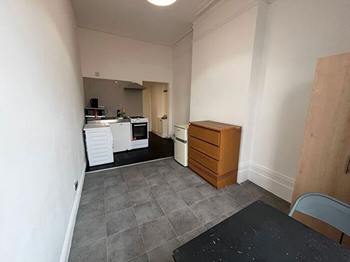 Studio To Rent In Kilburn High Road, London, NW6
