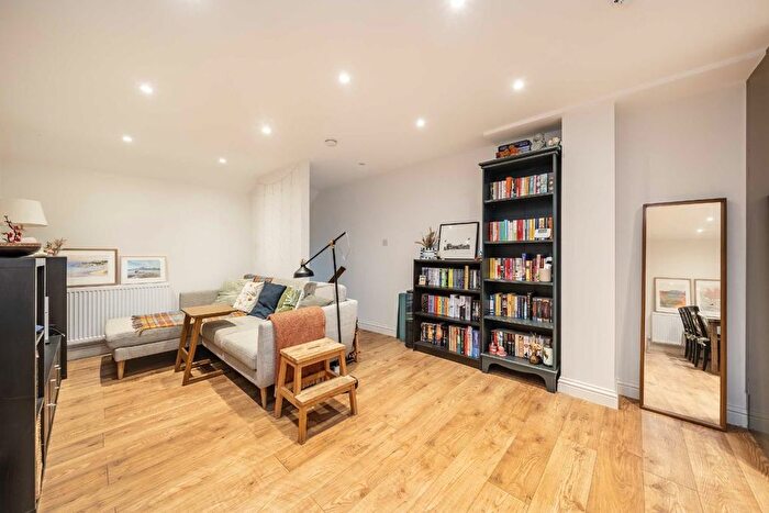 2 Bedroom Flat To Rent In Kew Road, Richmond, TW9