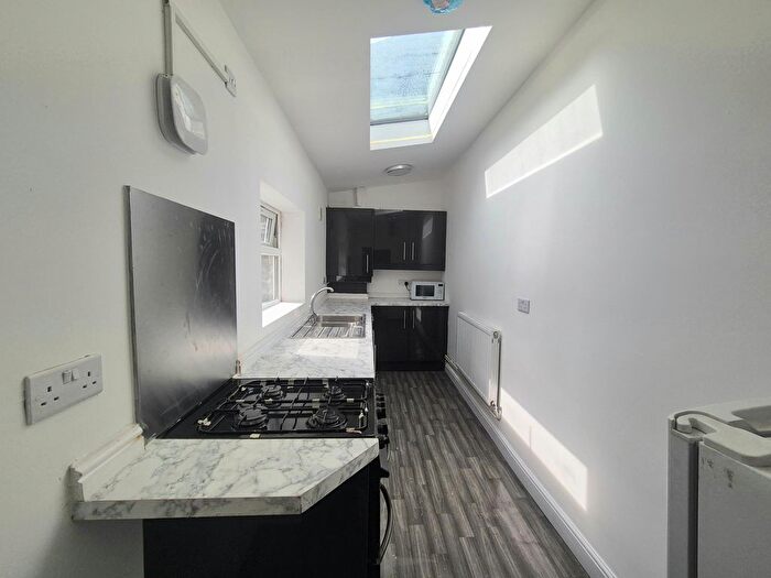 1 Bedroom Flat To Rent In Wellington Place, Halifax, HX1