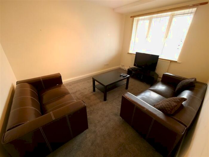 4 Bedroom House To Rent In B Newport ViewHeadingleyLeeds, LS6