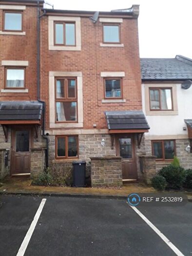 4 Bedroom Terraced House To Rent In Greenlea Court, Huddersfield, HD5