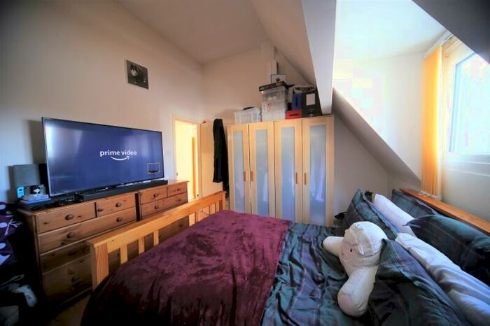 2 Bedroom Flat To Rent In Headingley Lane, Headingley, Leeds, LS6