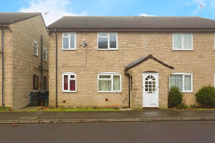 2 Bedroom Flat To Rent In Cavalier Way, Wincanton, BA9