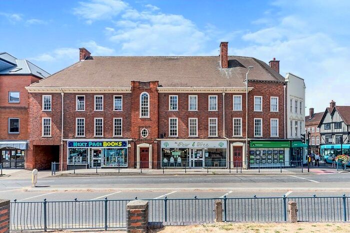 2 Bedroom Flat To Rent In Queen Street, Hitchin, Hertfordshire, SG4