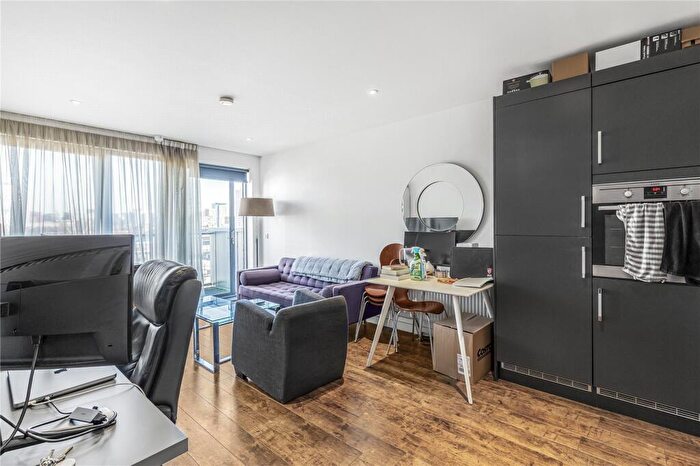 1 Bedroom Apartment To Rent In Upper North Street, New Festival Quarter, London, E14