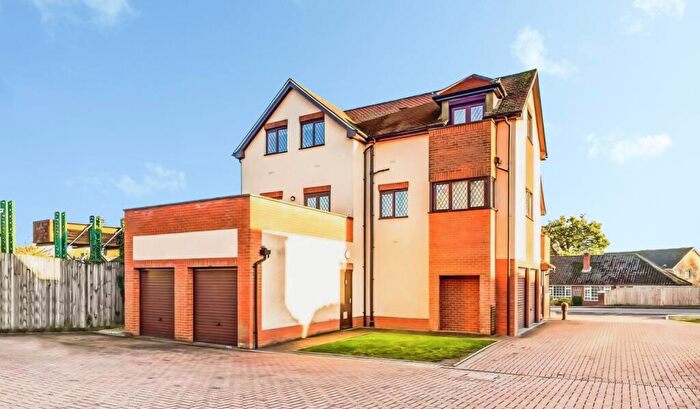 2 Bedroom Apartment For Sale In Brian Dowding Court, Tilehurst, Reading, RG31