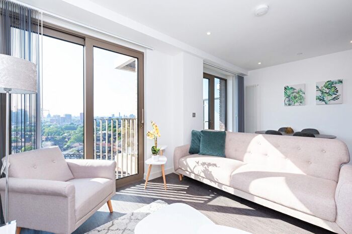 2 Bedroom Flat For Sale In Western Gateway, London, E16