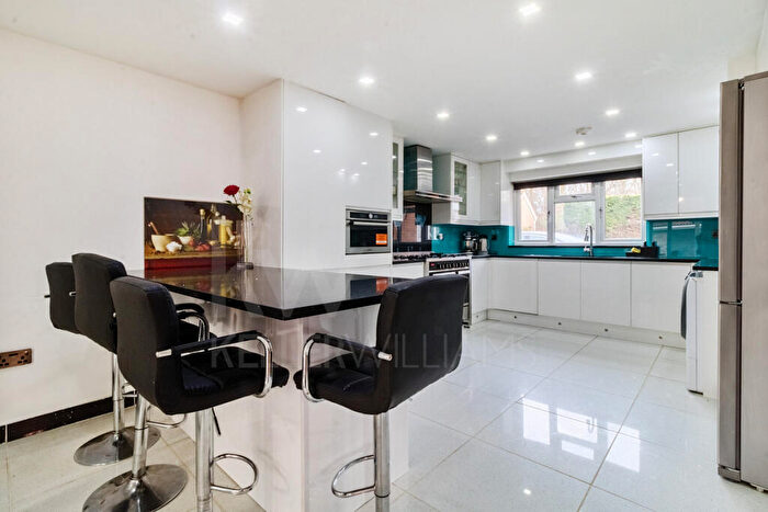 5 Bedroom Detached House For Sale In Bramble End, Northampton, Northamptonshire, NN4