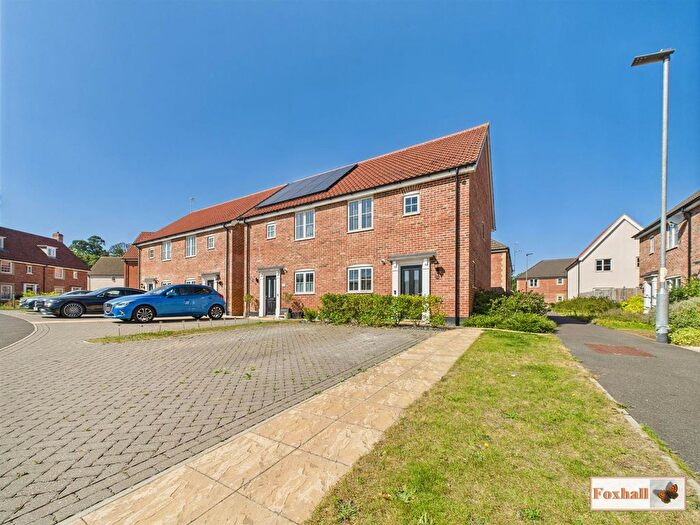 3 Bedroom Semi-Detached House For Sale In Thacker Close, Bramford, Ipswich, IP8