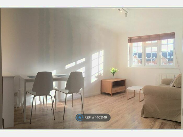 1 Bedroom Flat To Rent In Gables Close, London, SE5