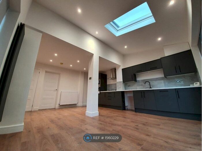 4 Bedroom Detached House To Rent In Plantation Road, Nottingham, NG8