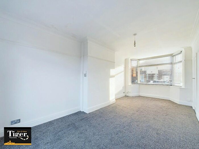 3 Bedroom Semi-Detached House For Sale In Willowbank Avenue, Blackpool, FY4