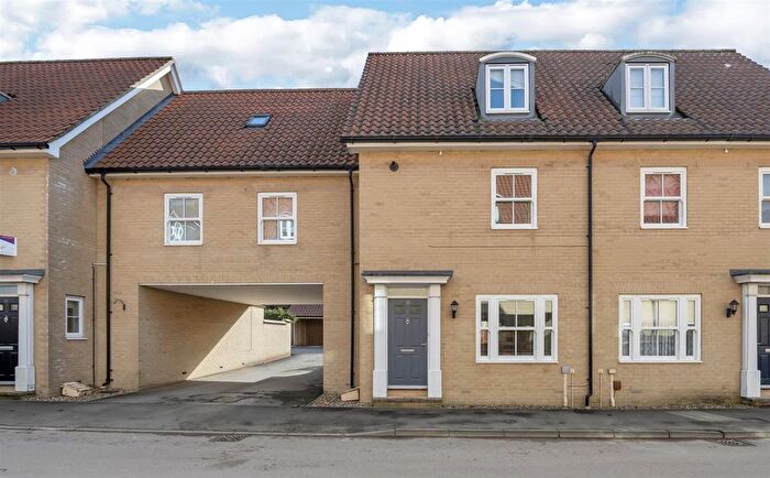 4 Bedroom Link Detached House For Sale In Abbots Gate, Bury St. Edmunds, IP33