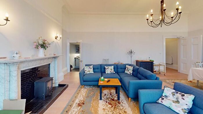 2 Bedroom Flat To Rent In The Esplanade, Plymouth, PL1