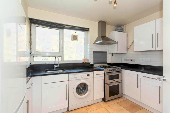 2 Bedroom Flat To Rent In Studley Road, London, SW4