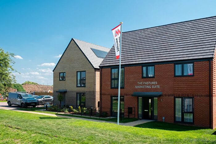 5 Bedroom Detached House For Sale In The Pastures, Wood View, Grays, RM16