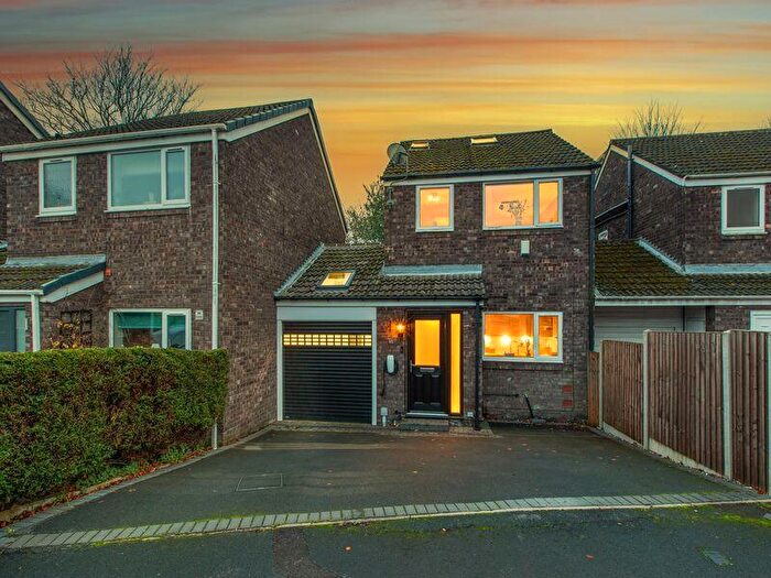 4 Bedroom Link Detached House For Sale In Lidgett Hill, Roundhay, Leeds, LS8