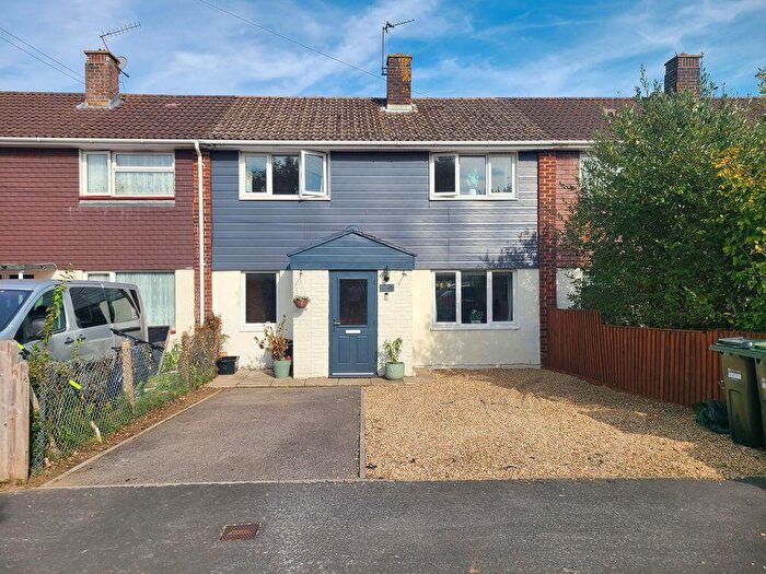 3 Bedroom Terraced House For Sale In Laburnum Crescent, Hythe, SO45