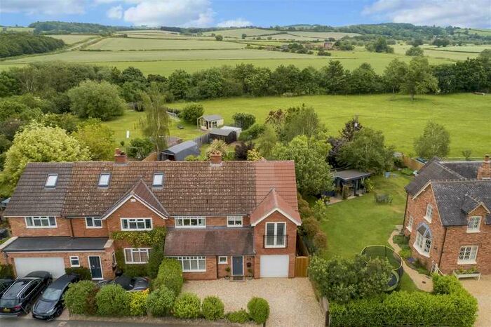 4 Bedroom Semi-Detached House For Sale In Wimpstone, Stratford-upon-avon, CV37