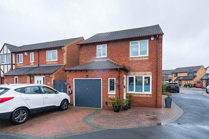 3 Bedroom Detached House For Sale In Sparrow Court, Lee-on-the-Solent, Hampshire, PO13