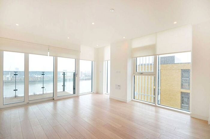 2 Bedroom Flat To Rent In Enterprise Way, Wandsworth, London, SW18