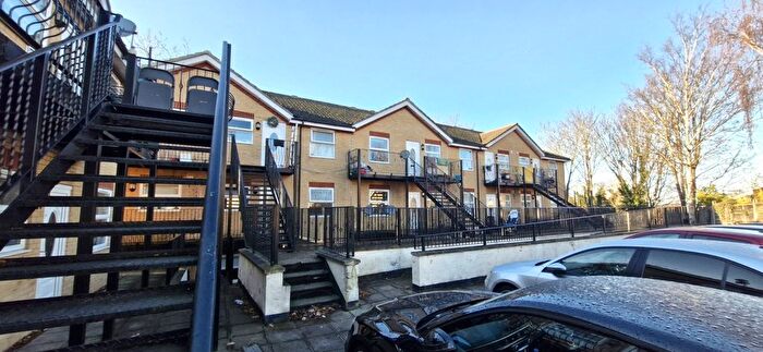 2 Bedroom Flat To Rent In Uplands Close, London, SE18