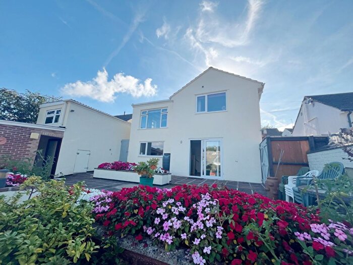 3 Bedroom Bungalow For Sale In Forde Close, Newton Abbot, TQ12