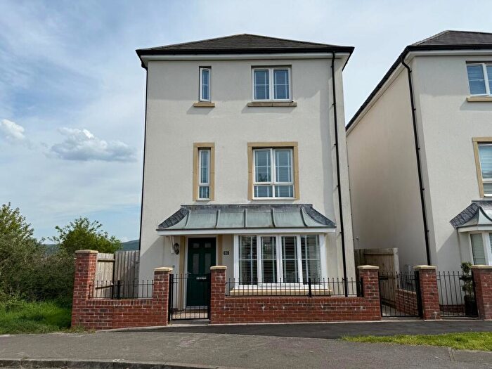 4 Bedroom Town House For Sale In Glamorgan Green, Llandarcy, Neath, Neath Port Talbot., SA10