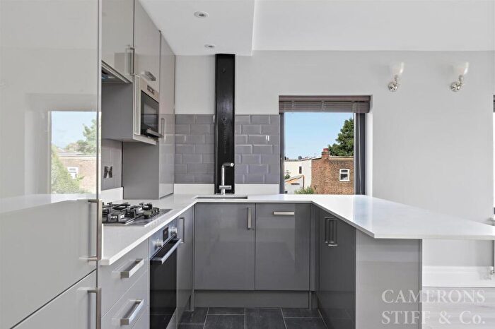 2 Bedroom Flat To Rent In Villiers Road, London, NW2