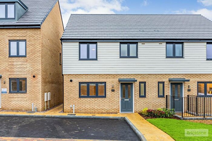 3 Bedroom House To Rent In Gedrite Close, Wellingborough, NN8