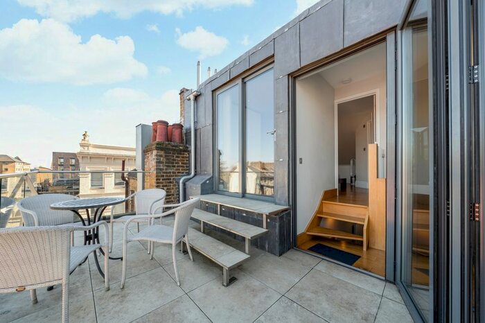 2 Bedroom Flat To Rent In Dalston Lane, London E8