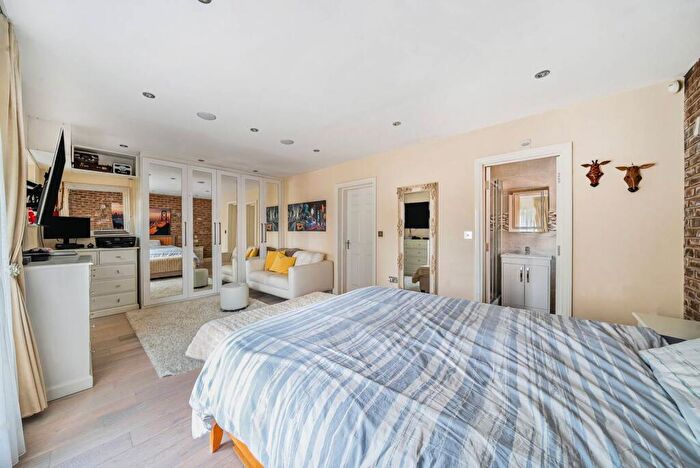 7 Bedroom Detached House For Sale In Greenfield Gardens, Cricklewood, London, NW2