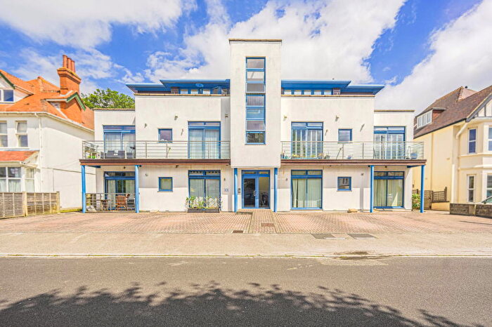 2 Bedroom Flat To Rent In Stourcliffe Avenue, Southbourne, Bournemouth, Dorset, BH6