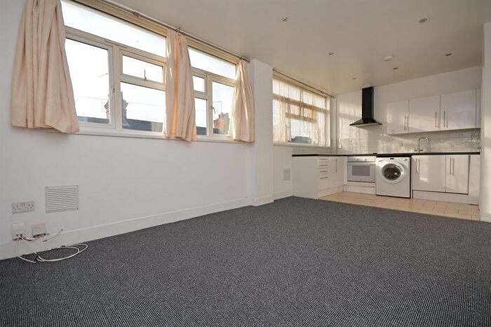 1 Bedroom Flat For Sale In Wood Street, Kettering, NN16