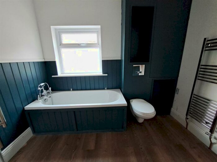 2 Bedroom Mews To Rent In South Oak Lane, Wilmslow, SK9